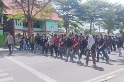 Aksi berlangsung aman dan tertib di Kolaka. Pengamanan aksi unjuk rasa dilakukan oleh aparat secara humanis, (1/9/2025).