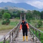 Jembatan gantung di Dusun Tapuan, Desa Tungka, yang tengah diperbaiki secara swadaya bersama pemerintah desa, Rabu (3/9/2025).