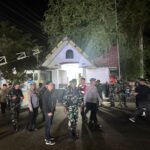 Personel Polres Kolaka dan Kodim 1412 Kolaka bersiaga saat menggelar patroli skala besar untuk menjaga situasi tetap kondusif pasca unjuk rasa, Rabu malam (3/9/2025).
