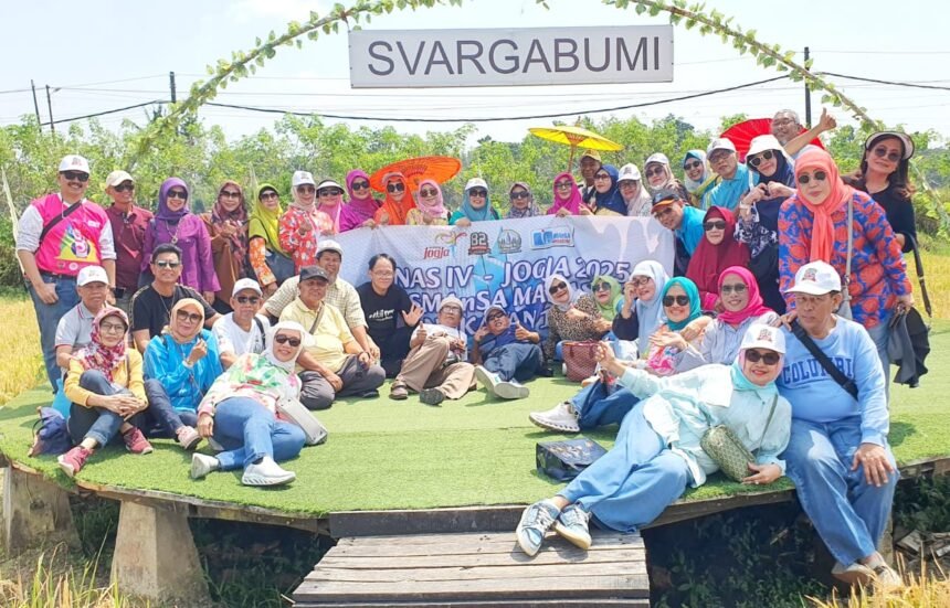 Rombongan alumni SMA Negeri 1 (SMANSA) Makassar angkatan 1982.