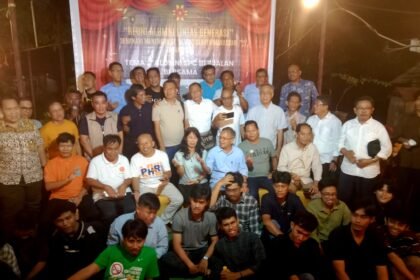 Alumni Seminari St. Petrus Klaver (SPC) Makassar lintas generasi berfoto bersama dalam reuni akbar 2025 di Baruga Kare, Senin (8/9/2025). Acara ini sekaligus menandai lahirnya Ikatan Alumni SPC Makassar secara resmi.