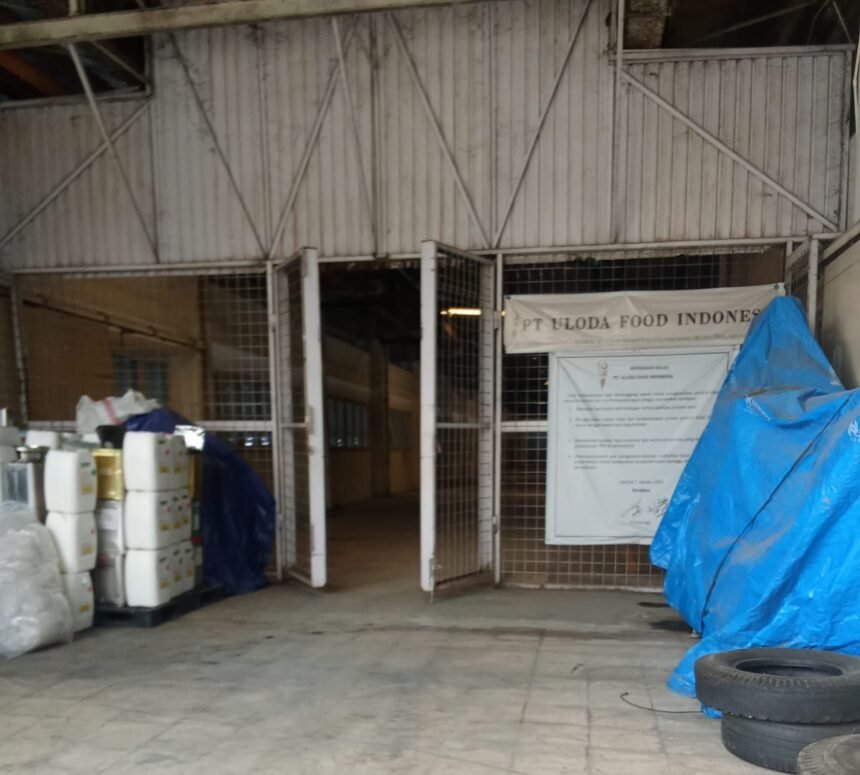 Foto pintu masuk pabrik PT Uloda Food Indonesia di kawasan Industri Modern Cikande, Serang, Banten, yang diduga memproduksi es krim cone tanpa izin edar dari BPOM.