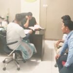 Para tersangka kasus dugaan korupsi pengadaan obat-obatan di Dinas Kesehatan Buru Selatan saat menjalani pemeriksaan administrasi sebelum dilimpahkan ke Lapas Kelas III Namlea, Jumat (12/9/2025). (sk/ho/mp)