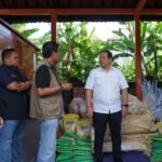 Bantuan logistik untuk masyarakat terdampak banjir di Denpasar, Jumat (12/9/2025). Bantuan berupa beras, mi instan, dan tenda posko disalurkan untuk mendukung penanganan darurat bencana. 