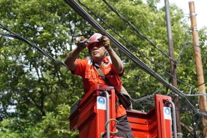 Tim Teknis Telkom bekerja secara maksimal untuk mempercepat proses pemulihan layanan. (Dok.Telkom)