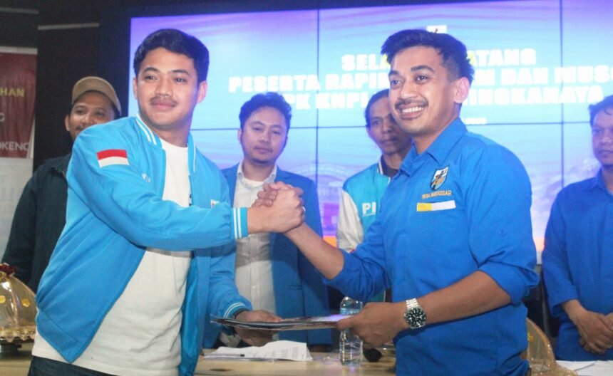Ketua DPK KNPI Biringkanaya periode 2022–2025, Aldy Rafzanjani Thamrin, bersama Ketua DPK KNPI Biringkanaya terpilih Periode 2025-2028 Andi Muhammad Farid. (foto: mediapesan/paul)