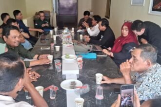 Pengurus SMSI Sulawesi Selatan saat menggelar Pra Raker di Sekretariat SMSI Sulsel, Makassar, Senin (22/9/2025).