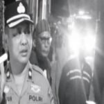 Kapolsek Tamalate, Kompol Syarifuddin, memimpin langsung pengamanan lokasi kebakaran di Jalan Telur Bayur Dalam, Makassar.