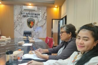 Koalisi Keadilan untuk Perempuan Makassar saat menghadiri gelar perkara khusus di Ditreskrimum Polda Sulsel, mendesak penghentian penyidikan (SP3) kasus R yang dinilai sarat kejanggalan.
