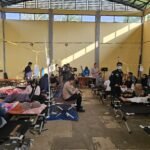 Sejumlah anak dirawat di posko darurat Cipongkor, Bandung Barat, usai dugaan keracunan makanan Program Makan Bergizi Gratis, (23/9/2025).