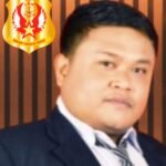 Direktur Investigasi DPW LSM INAKOR Sulsel, Asywar, saat menyampaikan kritik atas dugaan pelanggaran hukum dalam kasus sanksi Sekdes Nagauleng, Bone.
