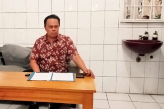 Kepala BPKAD Enrekang Ahmad Nur saat menjelaskan potensi krisis keuangan akibat berkurangnya dana transfer pusat, (25/9/2025).