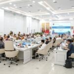 Rapat Tingkat Menteri di Gedung Saleh Afif, Bappenas, membahas rencana peluncuran Kartu Kesejahteraan dan Kartu Usaha sebagai strategi percepatan pengentasan kemiskinan.