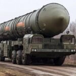 Pasukan Rusia dan Belarusia berencana menggunakan senjata nuklir non-strategis dan rudal Oreshnik selama latihan 'Zapad-2025'. (Belarusian MoD/RT News/HO)