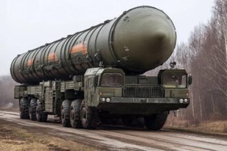 Pasukan Rusia dan Belarusia berencana menggunakan senjata nuklir non-strategis dan rudal Oreshnik selama latihan 'Zapad-2025'. (Belarusian MoD/RT News/HO)