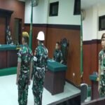 Sidang putusan di Pengadilan Militer III-16 Makassar, Rabu (1/10/2025). Majelis hakim menjatuhkan vonis 2 tahun 6 bulan penjara dan pemecatan dari dinas militer kepada Pratu Sandi atas kasus penganiayaan yang menewaskan Prada Muhammad Reski Putra Pratama Arief. Putusan ini memicu kekecewaan keluarga korban yang menilai hukuman terlalu ringan dan tidak sepadan dengan hilangnya nyawa seorang prajurit muda.