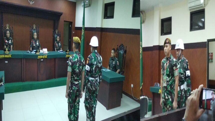 Sidang putusan di Pengadilan Militer III-16 Makassar, Rabu (1/10/2025). Majelis hakim menjatuhkan vonis 2 tahun 6 bulan penjara dan pemecatan dari dinas militer kepada Pratu Sandi atas kasus penganiayaan yang menewaskan Prada Muhammad Reski Putra Pratama Arief. Putusan ini memicu kekecewaan keluarga korban yang menilai hukuman terlalu ringan dan tidak sepadan dengan hilangnya nyawa seorang prajurit muda.