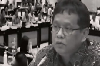 Menkeu Purbaya Yudhi Sadewa saat rapat dengan Komisi XI DPR RI, Kamis (11/9/2025), mengingatkan pentingnya peran sektor swasta dalam menjaga keseimbangan ekonomi nasional. (tv parlemen/ho/mp)
