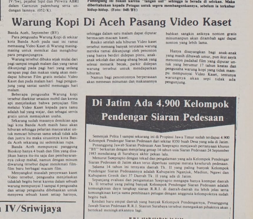 Warung Kopi dan Evolusi “Gratisan”: Dari Video Kaset ke WiFi 1 Warung kopi selalu tahu cara menarik hati pelanggan. Harian Berita Yudha edisi 15 September 1983 mencatat fenomena ini: warung-warung kopi di sekitar kota Banda Aceh ramai memasang pemutar video kaset yang menayangkan film-film populer bagi para tamu mereka.