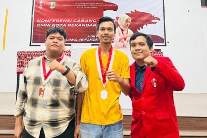 Ketua SAPMA PBB Riau, Donni Hartono Aritonang, mengucapkan selamat kepada Ogik Saputra dan Daniel Alfa atas terpilihnya sebagai pengurus baru GMNI Pekanbaru, sembari menyerukan sinergi gerakan pemuda yang progresif dan berintegritas.