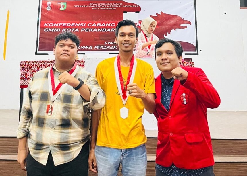 Ketua SAPMA PBB Riau, Donni Hartono Aritonang, mengucapkan selamat kepada Ogik Saputra dan Daniel Alfa atas terpilihnya sebagai pengurus baru GMNI Pekanbaru, sembari menyerukan sinergi gerakan pemuda yang progresif dan berintegritas.