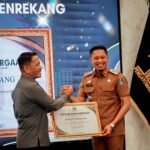 Bupati Enrekang H. Muh. Yusuf Ritangnga menerima penghargaan dari Kemenkumham RI atas komitmen Pemkab Enrekang membentuk Pos Bantuan Hukum sebagai wujud akses keadilan bagi masyarakat tidak mampu.