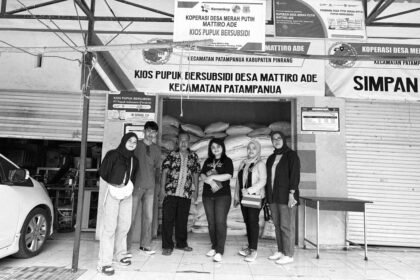 Tim BNI KCP Pinrang menyapa warga dan pelaku usaha lokal di Kios Pupuk Bersubsidi Desa Mattiro Ade, Kecamatan Patampanua, dalam rangkaian kegiatan Selling Day untuk memperluas layanan dan promosi program Rejeki Wondr BNI 2025.