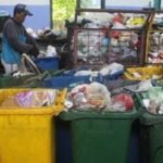 Pemilahan limbah dapur menjadi langkah awal menuju ekonomi hijau—dari tumpukan sampah, lahir peluang keberlanjutan.