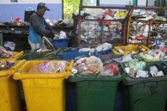 Pemilahan limbah dapur menjadi langkah awal menuju ekonomi hijau—dari tumpukan sampah, lahir peluang keberlanjutan.