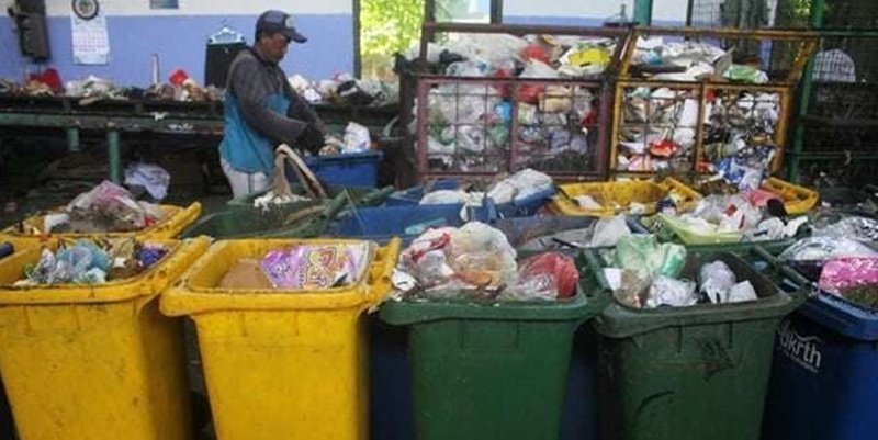 Pemilahan limbah dapur menjadi langkah awal menuju ekonomi hijau—dari tumpukan sampah, lahir peluang keberlanjutan.