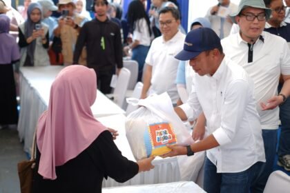 Paket sembako dalam program Pasar Murah Mandiri di Pelataran Balla Lompoa, Gowa, Jumat (10/10/2025). Kegiatan ini menjadi bagian dari perayaan HUT ke-27 Bank Mandiri bertema Sinergi Majukan Negeri.