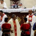 Suasana khidmat di Paroki Maria Rosa Mystica Sudiang, diwarnai doa dan sukacita umat dalam misa bersama di Gereja Sudiang, Makassar, (12/10/2025). 