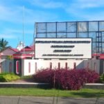Gedung Polres Pulau Buru, tempat penyidik menunggu kehadiran dua terlapor kasus hibah lahan keluarga Wamnebo di Namlea.