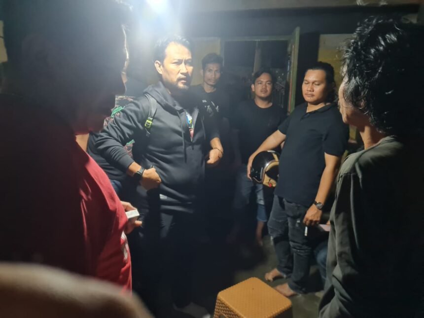 Petugas Jatanras Polrestabes Makassar mengamankan terduga pelaku kekerasan seksual terhadap tiga ponakannya di Kelurahan Tammua, Kecamatan Tallo.