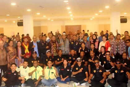 Suasana penuh kehangatan mewarnai dialog antara Gubernur NTT Emanuel Melkiades Laka Lena dan Garda Flobamora  Sulsel di Kota Makassar. Gubernur NTT mengajak berkolaborasi membangun ekonomi, pendidikan, dan sosial NTT lewat semangat kebersamaan dan inovasi.