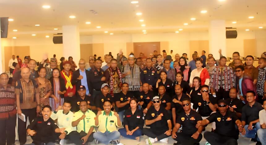 Suasana penuh kehangatan mewarnai dialog antara Gubernur NTT Emanuel Melkiades Laka Lena dan Garda Flobamora  Sulsel di Kota Makassar. Gubernur NTT mengajak berkolaborasi membangun ekonomi, pendidikan, dan sosial NTT lewat semangat kebersamaan dan inovasi.