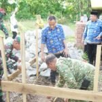 Kabupaten Enrekang, Sulawesi Selatan, menjadi salah satu titik awal dalam peletakan batu pertama pembangunan fisik gerai, pergudangan, dan perlengkapan Koperasi Desa/Kelurahan Merah Putih (Kopdes/KDKMP) di Desa Patondon Salu, Kecamatan Maiwa, Jumat (17/10/2025).