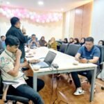 Karyawan Pelindo Makassar antusias mengikuti pelatihan dasar jurnalistik yang digelar bersama SMSI Sulsel di Kantor Pelindo Regional 4 Makassar, Jumat (17/10/2025). (tim)