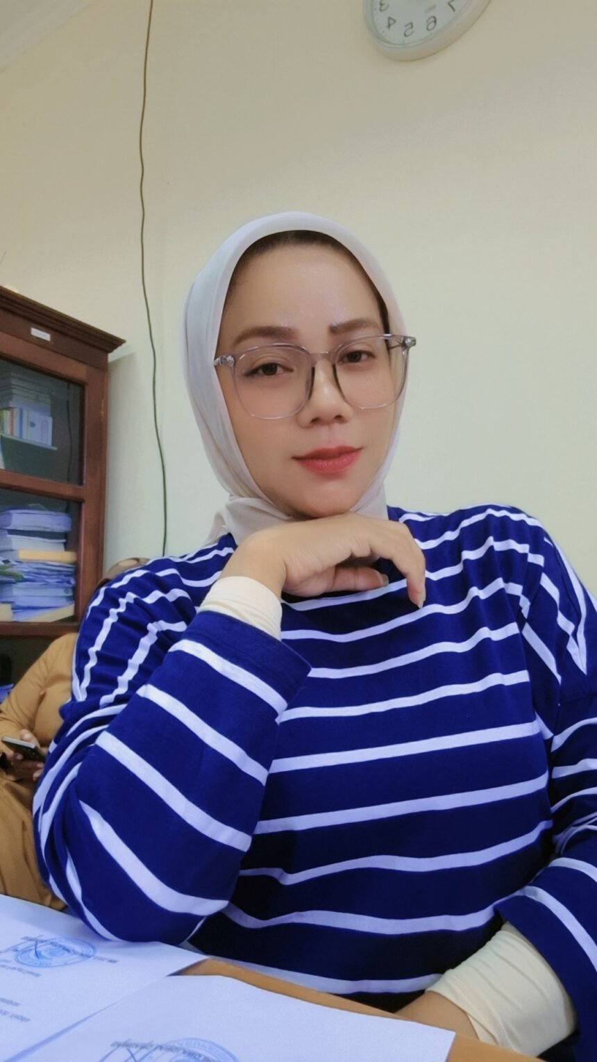 PWI Buru Tegas: Wartawan Tak Boleh Meminta, Apalagi Mengancam 1 Ketua PWI Kabupaten Buru, Asma Payapo menegaskan: wartawan sejati bekerja dengan etika, bukan ancaman. Oknum yang meminta-minta uang bukan bagian dari PWI.