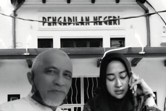 Tanti Rudjito di Pengadilan Negeri Makassar untuk menghadiri sidang lanjutan kasus penganiayaan yang menimpanya, Senin (20/10/2025). Sidang kembali ditunda karena salah satu hakim berhalangan hadir.
