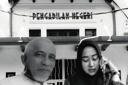 Sidang Kasus Penganiayaan Tanti Rudjito Ditunda, Publik Pertanyakan Transparansi PN Makassar 8 Tanti Rudjito di Pengadilan Negeri Makassar untuk menghadiri sidang lanjutan kasus penganiayaan yang menimpanya, Senin (20/10/2025). Sidang kembali ditunda karena salah satu hakim berhalangan hadir.