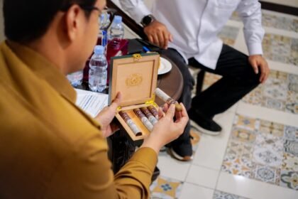 Varian Cerutu Deli Nusantara di Balai Kota Medan, Senin (20/10/2025).