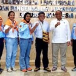 Pendakian Sumpah Pemuda di Gunung: TRAMP dan KLHK Satukan Langkah Bersih Gunung 2 Kementerian Lingkungan Hidup bersama komunitas pendaki TRAMP berfoto bersama usai rapat teknis persiapan Pendakian Sumpah Pemuda dan Opsih 1000 Pendaki di Taman Nasional Gunung Pangrango.