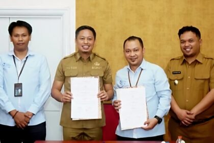Pemkab Enrekang teken MoU dengan Jasindo untuk program jaminan gagal panen padi seluas 1.100 hektar, langkah awal lindungi petani dari risiko bencana alam.
