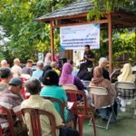 PGN Perluas Akses Energi Bersih di Tangerang Lewat GasKita 5 Petugas PGN mensosialisasikan manfaat dan kemudahan layanan GasKita kepada warga di Perumahan Pondok Jaya, Tangerang Selatan.