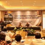 Rakor Pengelolaan UNESCO Global Geopark Indonesia: Menjaga Standar Dunia, Menguatkan Akar Lokal 5 Direktur SUPD III Kemendagri TB. Chaerul Dwi Sapta membuka Rakor Pengelolaan UNESCO Global Geopark Indonesia di Orchardz Hotel Jayakarta, 21 Oktober 2025.