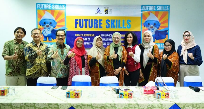 APTIKNAS Apresiasi PAM JAYA: Dorong Inklusivitas Digital bagi Penyandang Disabilitas 1 Para peserta dan penyelenggara Program Future Skills berfoto bersama usai peluncuran Diklat dan Sertifikasi Kompetensi bagi penyandang disabilitas yang digagas PAM JAYA bersama APTIKNAS di CMC Cybermedia Center, Jakarta.