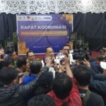 Satgas Pangan Polda Sulsel Rapatkan Barisan, Jaga Harga Beras Tetap Stabil 3 Satgas Pangan Polda Sulsel bersama Bulog dan instansi terkait berkoordinasi menjaga harga beras tetap sesuai HET dalam rapat di Baruga Lappo Ase, Makassar, Rabu (22/10/2025).