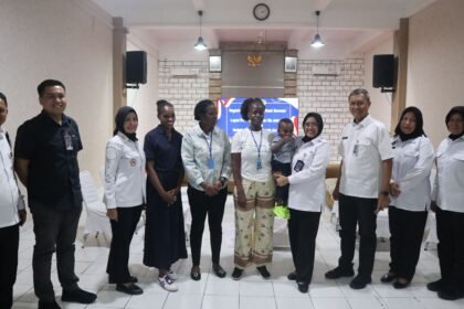 Momen penyerahan anak bawaan warga binaan asal Kenya oleh Lapas Perempuan Kelas IIA Jakarta kepada perwakilan Kedutaan Besar Kenya sebagai wujud komitmen perlindungan hak anak lintas negara, Kamis (23/10/20250).