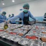 Satuan Pelayanan Pemenuhan Gizi (SPPG) diwajibkan mengunggah foto dan video kegiatan operasional ke sistem pelaporan digital milik BGN. Dokumentasi ini mencakup proses pengolahan makanan, pengemasan, pengiriman, hingga kegiatan makan bersama di sekolah dan pesantren.